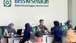 Sejumlah peserta BPJS Kesehatan saat mengurus administrasi di kantor pelayanan BPJS Kesehatan cabang Kota Depok. (Liputan6.com/Dicky Agung Prihanto)