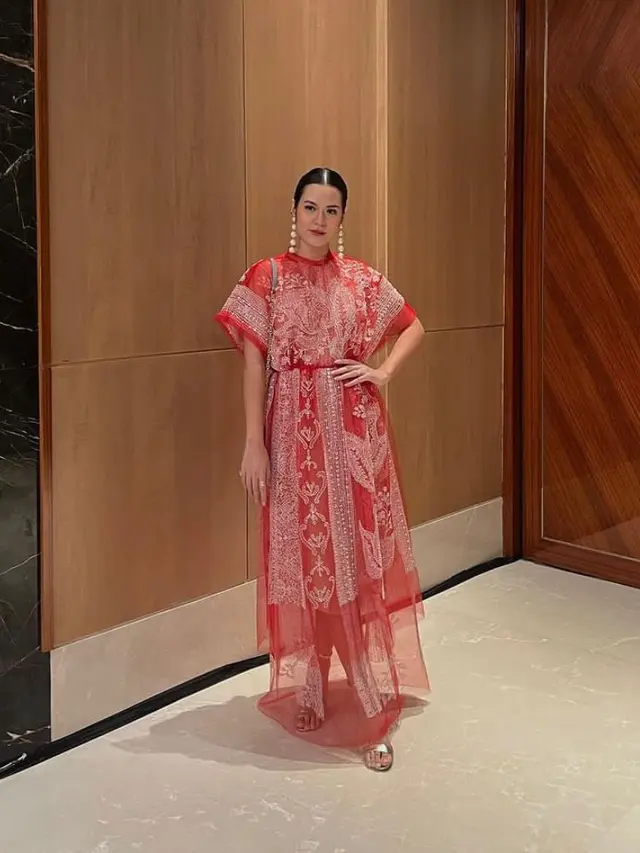 9 Inspirasi OOTD Merah Putih ala Artis untuk 17 Agustus, dari Cinta Laura hingga Jessica Mila