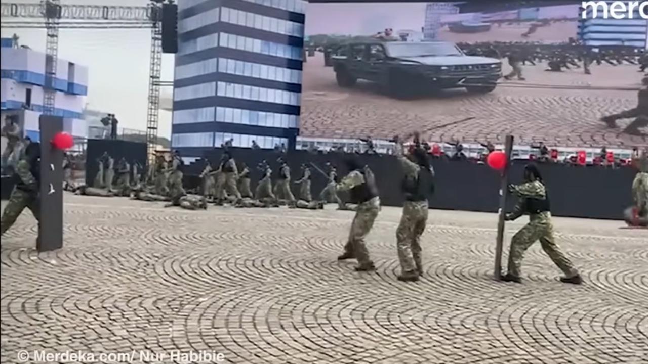 VIDEO: Aksi Prajurit Sangar Berotot Besar Kuat Tarik Mobil Maung Sendirian saat Gladi Resik HUT ke-80 TNI