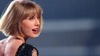 Frank sendiri menuliskan bahwa ia akan membunuh keluarga Swift karena tak tahan dengan virus yang disebarkan Taylor. (ROBYN BECK  AFP)