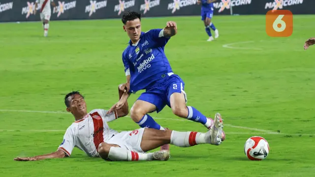 Foto: Persib Bandung Terlalu Superior, Persis Solo Tak Berdaya Hadapi 10 Pemain Maung Bandung di BRI Super League