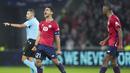 Pemain Lille, Benjamin Andre, merayakan kemenangan atas Real Madrid pada laga Liga Champions di Stadion di Stadion Pierre Mauroy di Villeneuve-d'Ascq, Kamis (3/10/2024). (AP Photo/Thibault Camus)