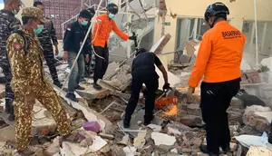 Gempa NTT, Masyarakat Diminta Jauhi Gedung yang Retak dan Hampir Ambruk
