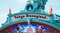 Tokyo Disneyland. (unsplash.com/@gronemo)