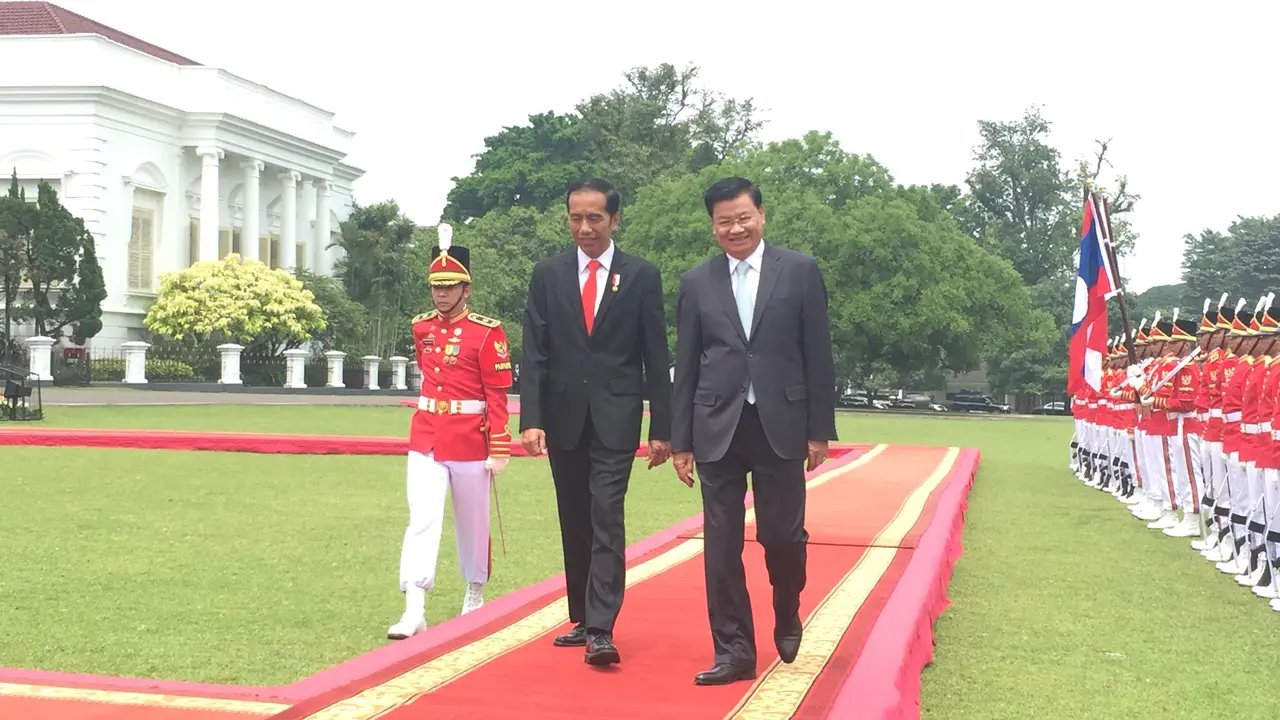 Presiden Jokowi menerima kunjungan Perdana Menteri Laos di Istana Kepresidenan Bogor (Liputan6.com/Lizsa Egeham