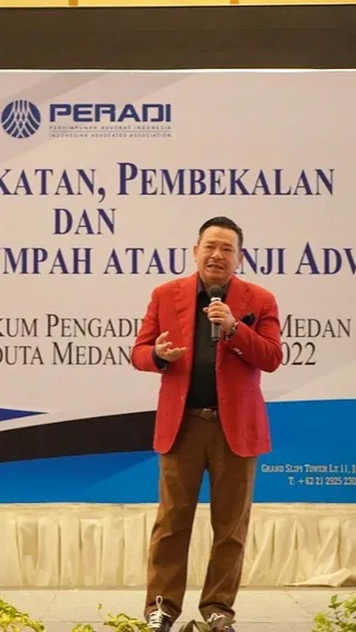 Otto kembali aktif berorganisasi ketika menjadi advokat. Dia pernah menjadi ketua umum DPP Ikatan Advokasi Indonesia (Ikadin) selama dua periode pada 2003–2007 dan 2007–2012.