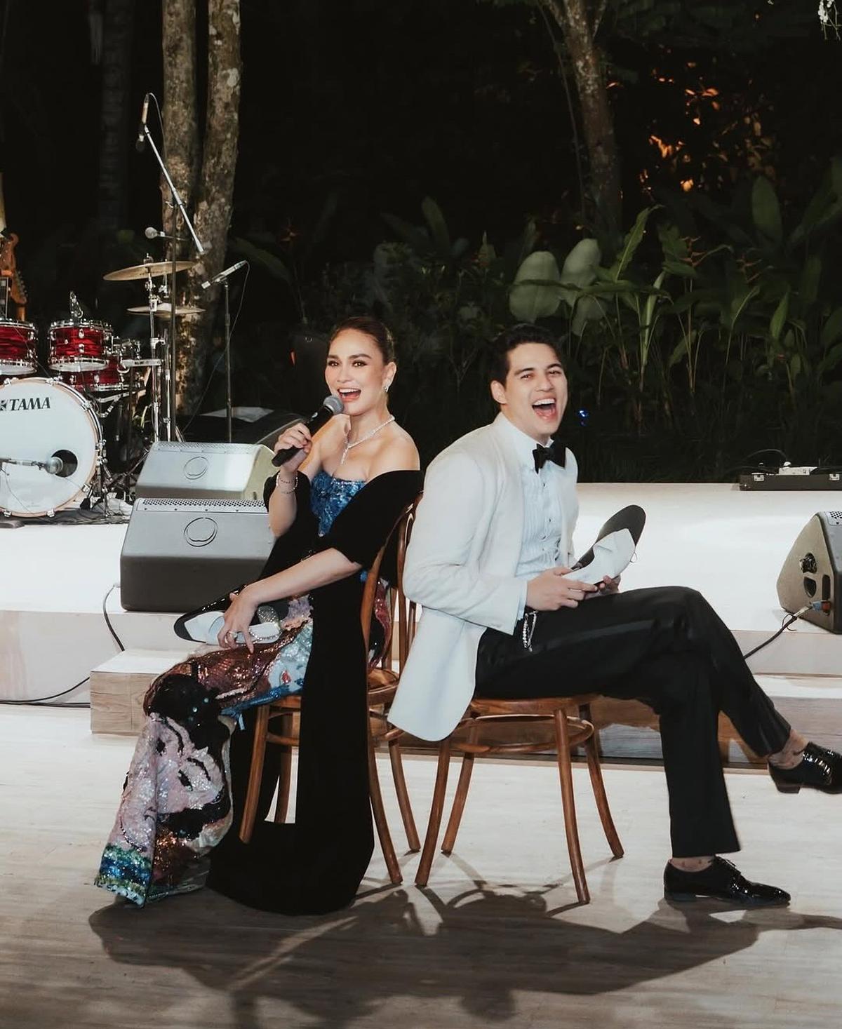 Gaun Unik Luna Maya