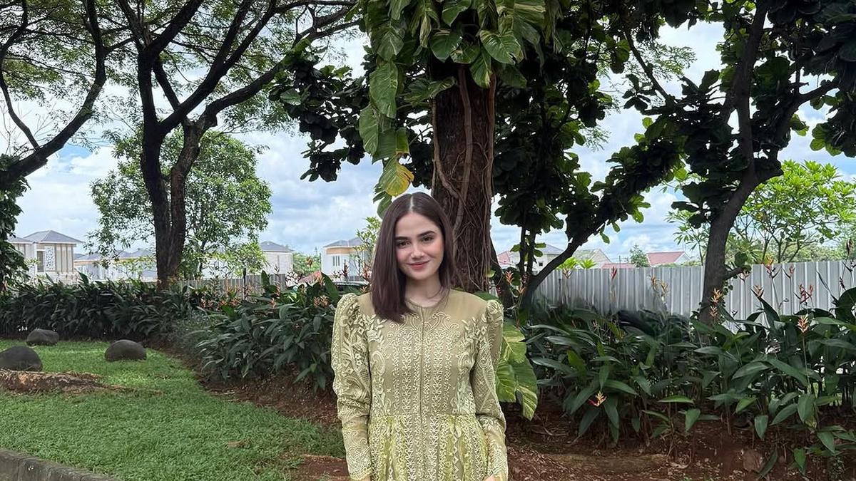 Adu Gaya Busana Lebaran Syifa Hadju dan Alyssa Daguise dengan Nuansa Warna Hijau