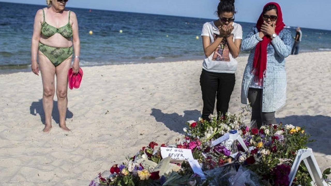 Duka kerabat doakan korban penembakan ISIS di Tunisia