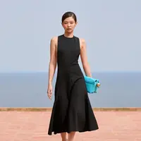 Jennie BLACKPINK resmi melakukan debut menjadi model runway setelah catwalk di show Jacquemus. [Foto: Instagram/hypebae]