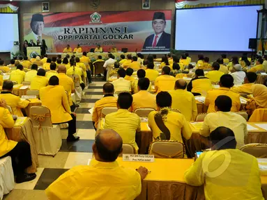 Rapat Pimpinan Nasional (Rapimnas) Partai Golkar yang dipimpin Agung Laksono di gelar di Kantor DPP Golkar, Slipi, Jakarta Barat, Rabu (8/4/2015). Rapat membahas konsolidasi partai dari tingkat bawah hingga atas. (Liputan6.com/Johan Tallo)