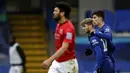 Striker Chelsea, Timo Werner, melakukan selebrasi bersama Kai Havertz usai mencetak gol ke gawang Morecambe pada laga Piala FA di Stadion Stamford Bridge, Minggu (10/1/2021). Chelsea menang dengan skor 4-0. (AP/Matt Dunham)