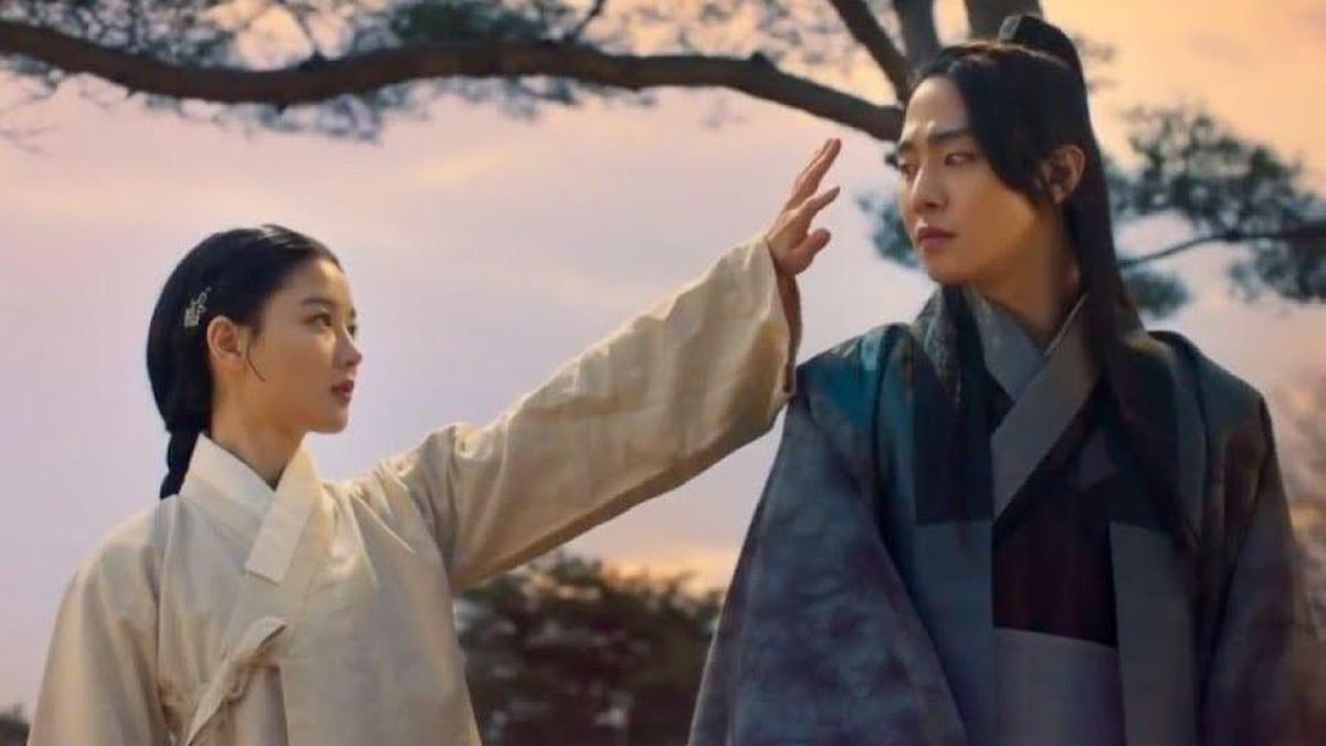 7 Rekomendasi Film dan Drama Korea Terbaik yang Dibintangi Kim Yoo Jung, Cerita Menarik