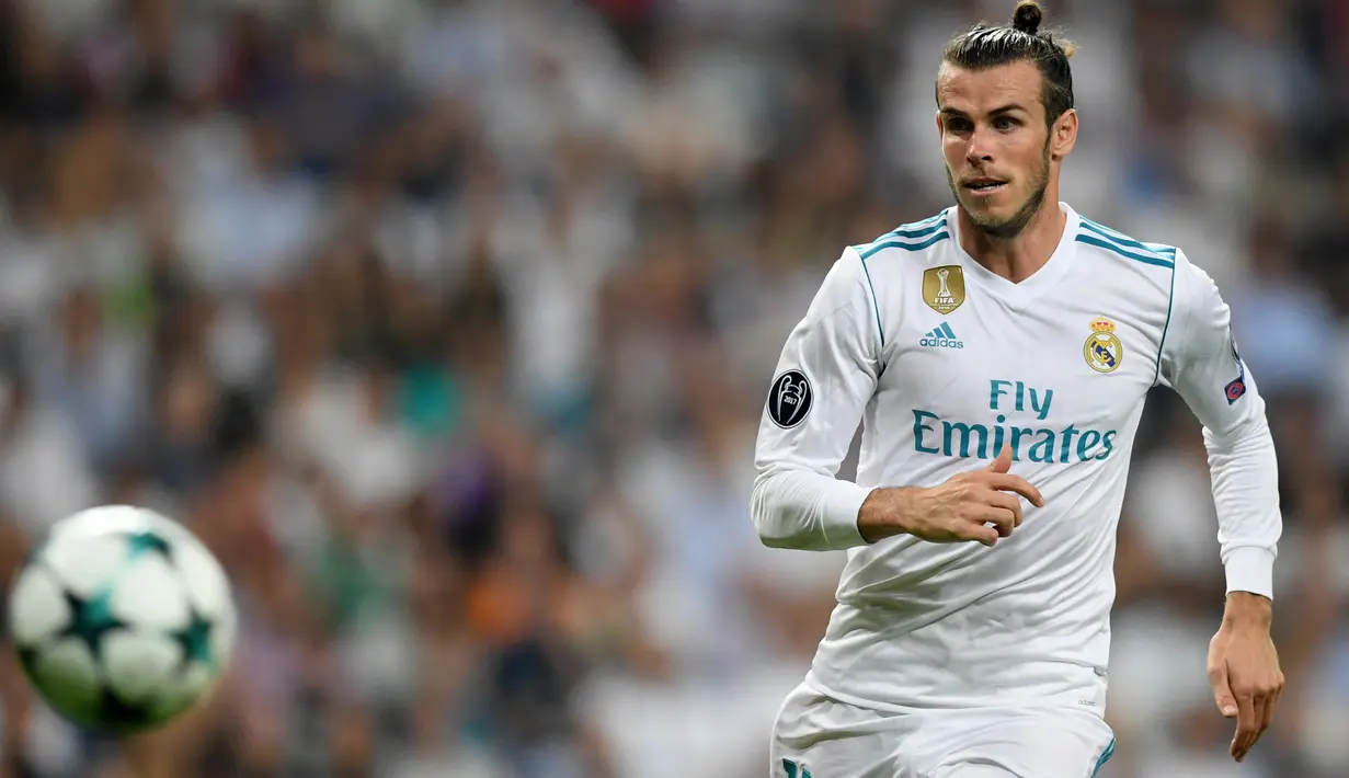 Manchester United dan Tottenham dikabarkan tengah berlomba berebut tanda tangan pemain Real Madrid asal Welsh, Gareth Bale. Beberapa media Spanyol menyebut rencana Gareth bale untuk meninggalkan Madrid pada bursa transfer Januari 2018. (AFP/Gabriel Bouys)