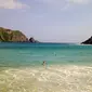 Seperti apa keindahan Pantai Mawun di Nusa Tenggara Barat?