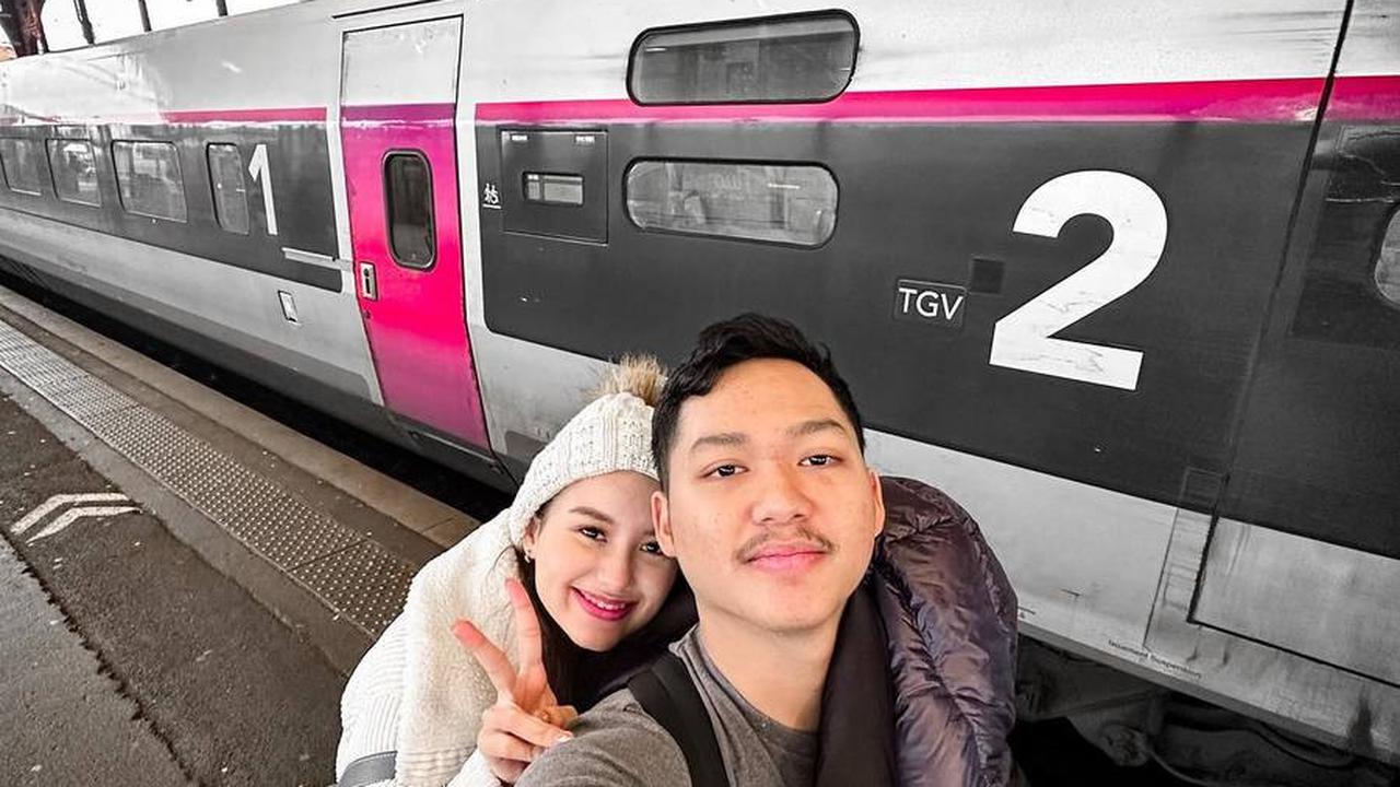 4 Tahun Pacaran, 8 Foto Azriel Hermansyah Belum Punya Rencana Menikahi Sarah Menzel