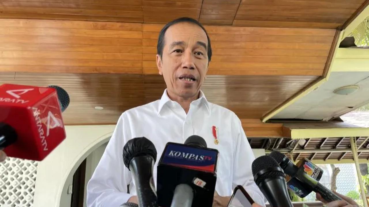 Airlangga menilai, dari putusan tersebut akan memunculkan sorotan. Apalagi Jika gugatan dikabulkan, maka MK bakal dianggap menjadi instrumen politik dari kekuasaan<br>