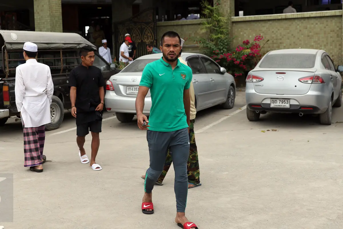 20161216-Timnas-Indonesia-Salat-Jumat-HEL