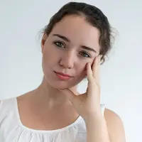 Beberapa kesalahan pemakaian skincare yang membuat kulit tidak merata. (foto: katemangostar/freepik)