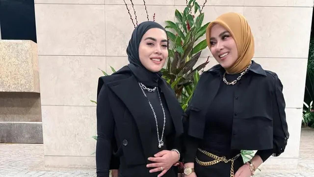 Gaya Syahrini Nonton Konser Cakra Khan di Singapura, Tampil Glamor dengan Sentuhan Emas