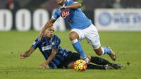 Biabiany diadang bek Inter Faouzi Ghoulam (Reuters Ciro de Luca)