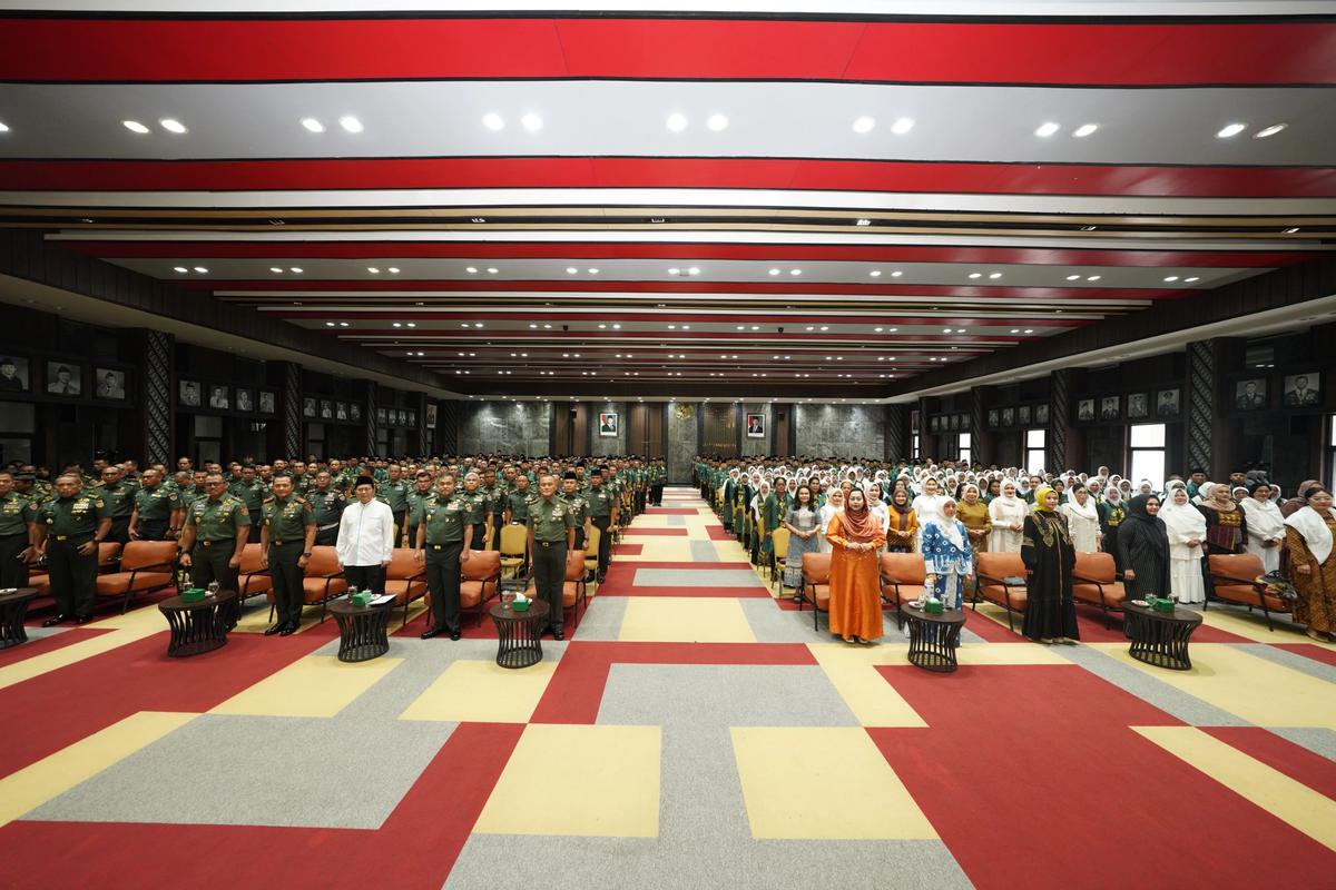 FOTO: Kasad Berangkatkan Prajurit dan PNS TNI AD Umroh sebagai Apresiasi Kinerja