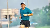 Coach Andy Sugiyanto berbagi tips gaya hidup sehat khususnya bagi pemula yang ingin ikut lomba lari. Setidaknya ada 5 tips yang dibagikan. Apa saja? (Foto: Dok. Instagram @andy_sugiyanto)