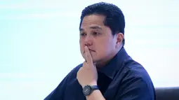 Ketua Umum PSSI, Erick Thohir pada konferensi pers Keputusan Bersama Sarasehan Sepak Bola Indonesia yang berlangsung di GBK Arena, Jakarta, Minggu (05/03/2023). (Bola.com/Bagaskara Lazuardi)