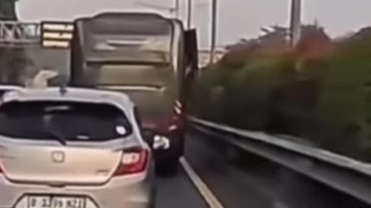 Polisi Sebut Anak Terjatuh di Tol JORR Naik Bus Bertuliskan Mabes AD