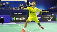 Langkah tunggal putra Indonesia Anthony Sinisuka Ginting di Prancis Terbuka Super Series 2017 terhenti di perempat final. Anthony kalah dari Kenta Nishimoto dari Jepang, Sabtu (28/10/2017). (Humas PP PBSI)