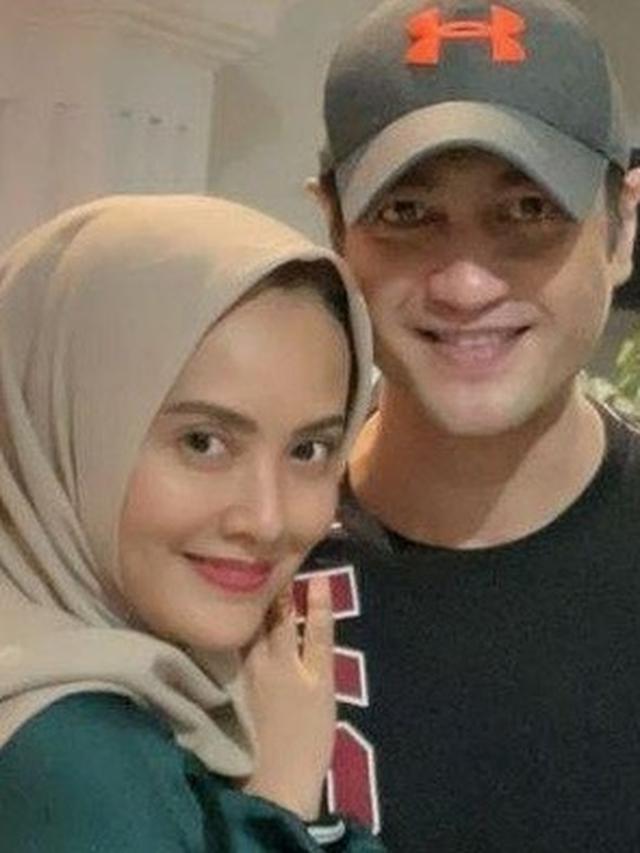 Curhat Soal KDRT, Ini 6 Potret Persahabatan Ferry Irawan dan Elma Theana