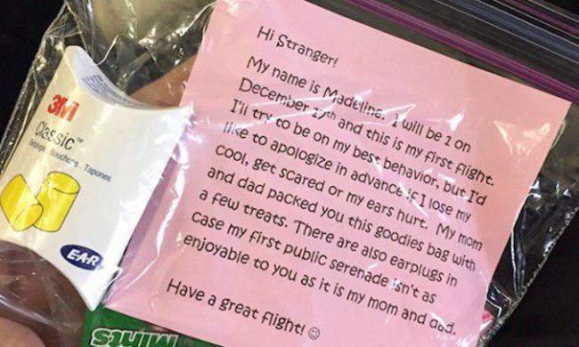 Isi goodie bag dan surat dari orang tua Madeline | foto: copyright stomp.com.sg