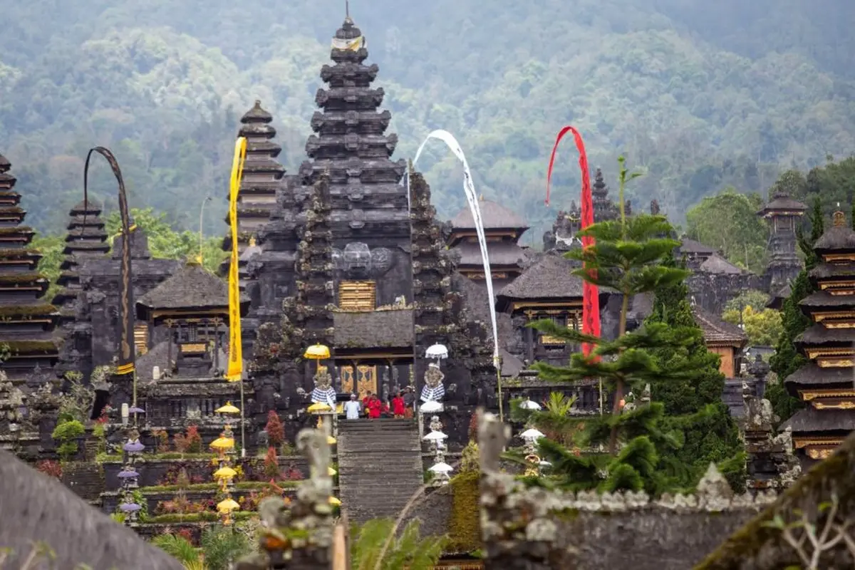 Pura Besakih Bali selesai ditata dengan total menelan anggaran Rp 911 miliar. Pura Besakih merupakan tempat ibadah yang sangat disucikan oleh umat Hindu di seluruh Indonesia. (Dok Kementerian PUPR)