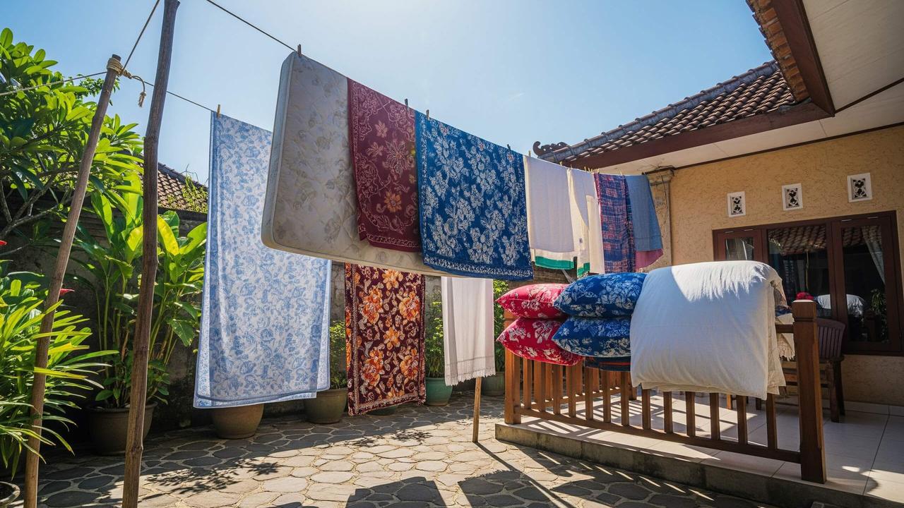 Cara Mengatasi Kamar Lembap dan Bau