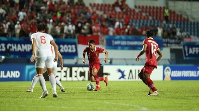 Aksi Beckham Putra di laga Timnas Vietnam U-23 vs Timnas Indonesia U-23 di final AFF U-23 2023 di Rayong Provincial Stadium, Sabtu (26/08/2023). (c) PSSI