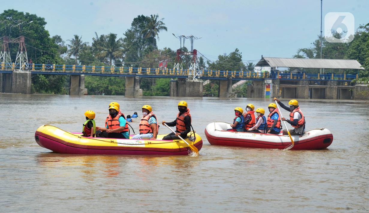 FOTO: Keceriaan Anak-Anak Saat Rafting di Bendungan Katulampa