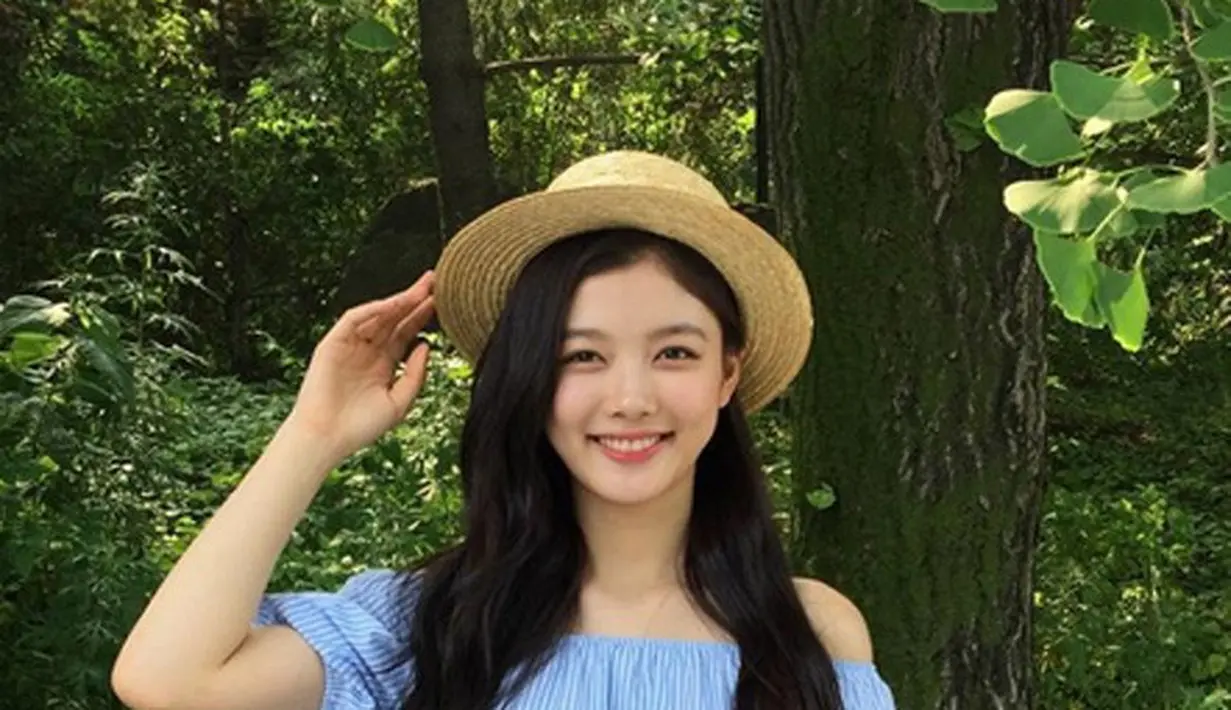 Kesedihan seertinya tengah dirasakan aktor cantik yang berasal dari Korea Selatan, Kim Yoo Jung. Bukan patah hati karena cinta, melainkan akan segera berakhirnya syuting drama ‘Moonlight Drawn by Clouds’. (Instagram/you_r_love)