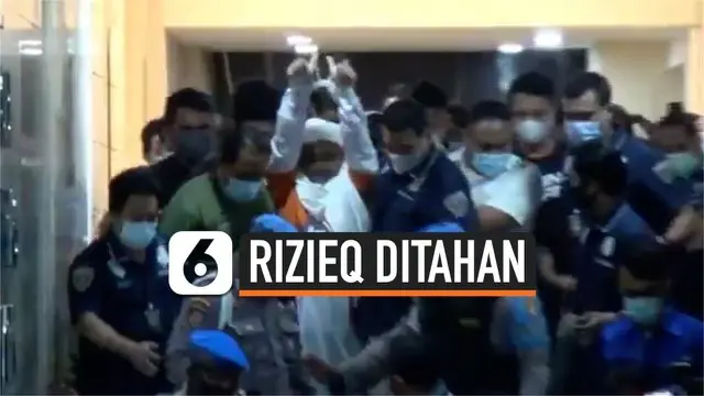 Polisi menahan pemimpin FPI Rizieq Shihab setelah memeriksanya sekitar 11 jam di Polda Metro Jaya. Minggu (13/12) dini hari, Rizieq keluar dari gedung pemeriksaan dengan baju tahanan dan tangan terborgol