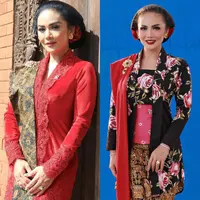 Elegansi terpancar dari penampilan Krisdayanti saat mengenakan kebaya kutubaru berwarna hitam dengan motif kembang warna merah. [@krisdayantilemos].