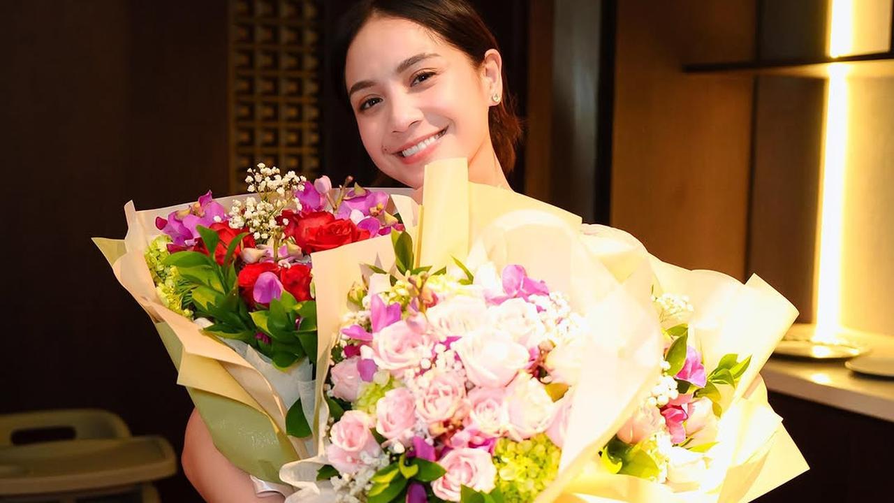 Raffi Ahmad, Rafathar, Rayyanza dan Lily Beri Bunga Spesial ke Nagita saat Hari Ibu