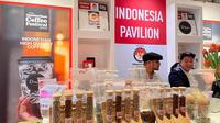 Booth Paviliun Indonesia bersama dengan KBRI Belanda mempromosikan tiga varian kopi nasional dari pelaku usaha yang menjadi binaan Kementerian Pertanian (Kementan) khususnya Ditjen. Perkebunan.