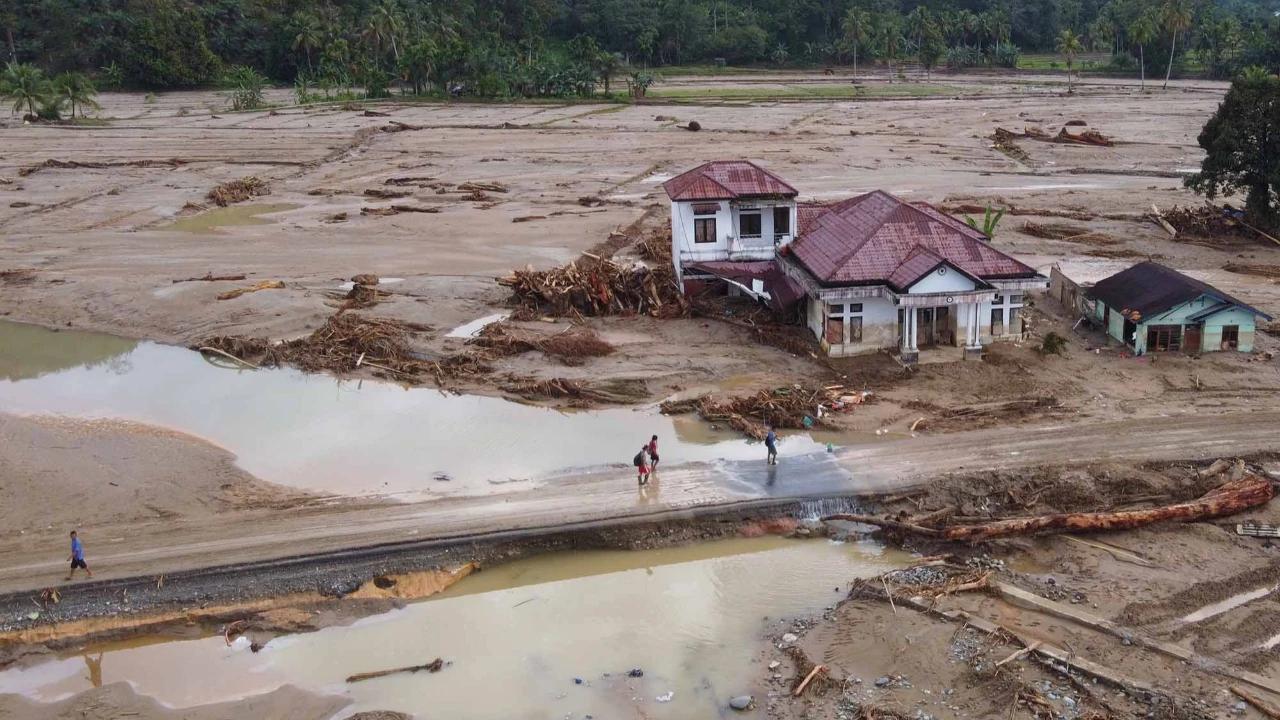 FOTO: Kerusakan Parah Akibat Banjir Bandang di Batang Toru, Tapanuli Selatan