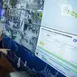 Menteri Perhubungan Budi Karya Sumadi meninjau layar command centre sebagai pusat informasi mudik 2022 di Gedung Kementerian Perhubungan, Jakarta, Senin (25/5/2022). Command centre ini, berbagai instansi terkait yang bertanggung jawab terhadap pelaksanaan mudik. (Liputan6.com/Faizal Fanani)