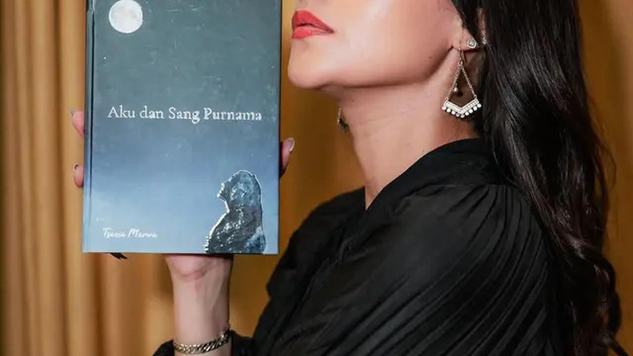 6 Potret Tsania Marwa Merilis Buku, Tumpahkan Isi Perasaannya dalam Karya Tulis