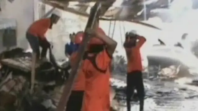 Membara 12 Jam, Pabrik Tripleks Hangus Terbakar