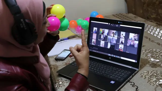 Aktivitas Warga Dunia Saat Pemberlakuan Larangan Keluar Rumah