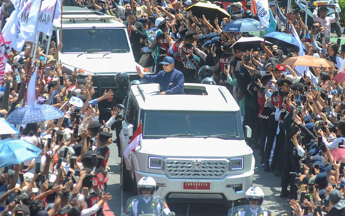Presiden Prabowo sapa warga di Bundaran HI