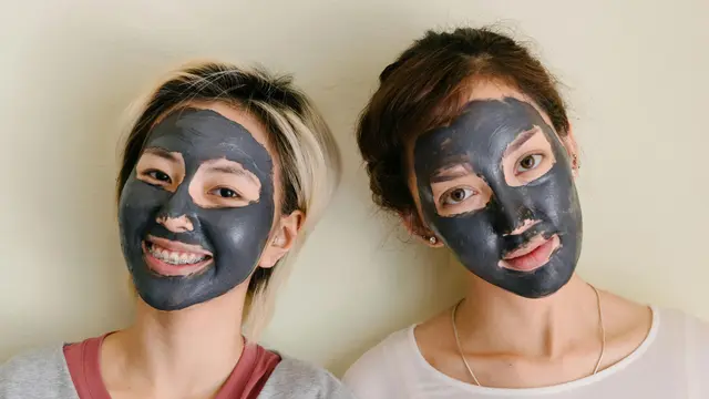 Rutin menggunakan masker dari clay
