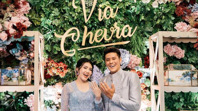 Segera Ke Pelaminan, Ini 7 Potret Prosesi Lamaran Via Vallen dan Chevra Yolandi