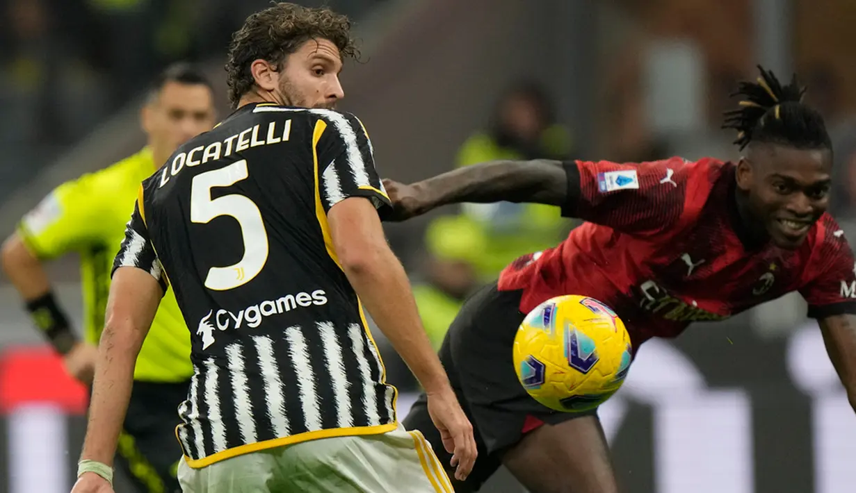 Juventus berhasil menaklukkan AC Milan 1-0 pada laga pekan kesembilan Liga Italia 2023/2024. Gol kemenangan tim tamu dilesakkan Manuel Locatelli. (AP Photo/Luca Bruno)